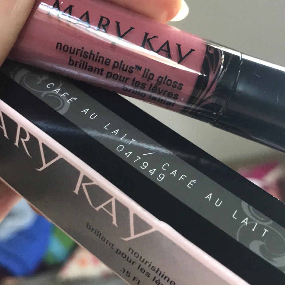 Café Au Lait Nourishine Plus lip gloss